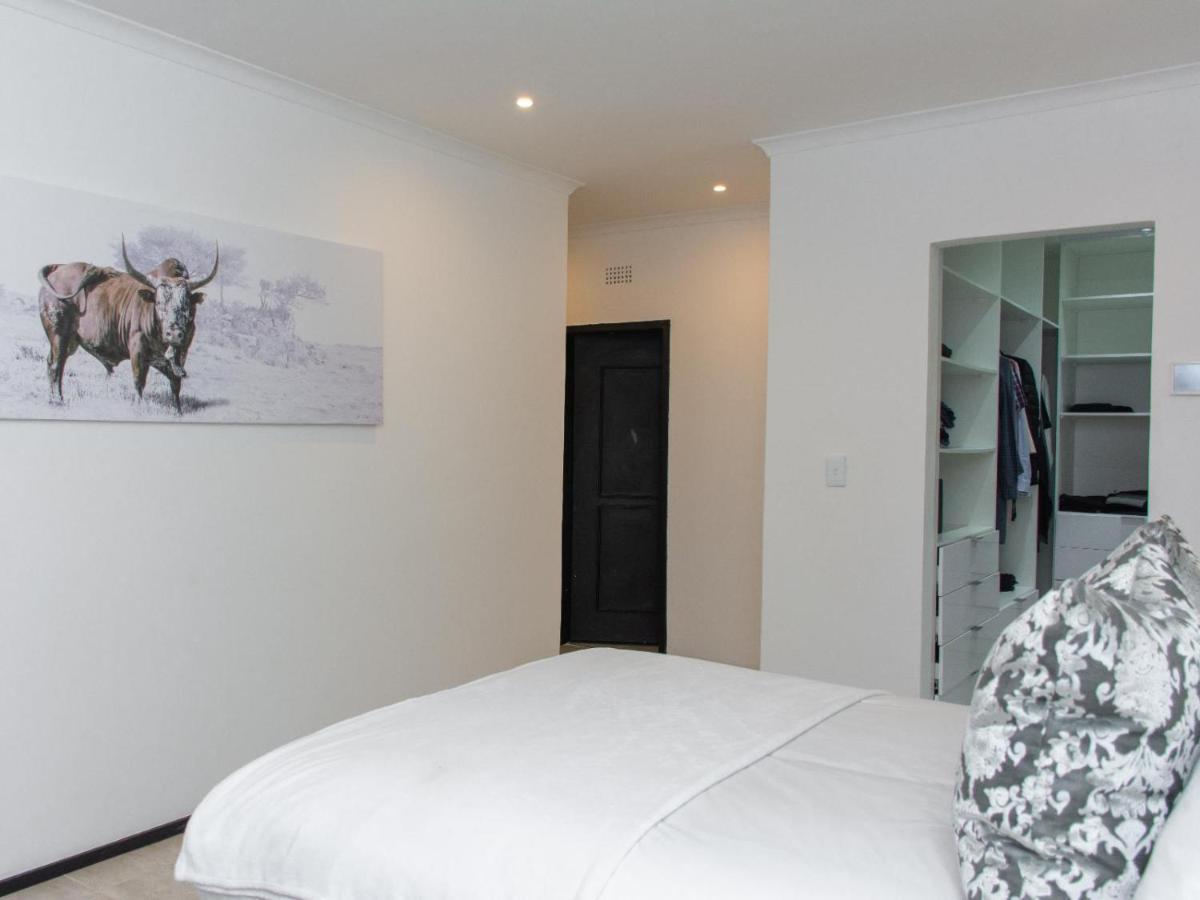 Zwelakho Furnished Apartments The Cube 요하네스버그 외부 사진