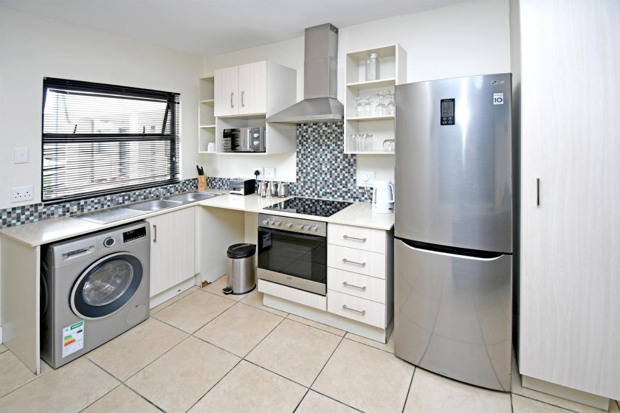 Zwelakho Furnished Apartments The Cube 요하네스버그 외부 사진
