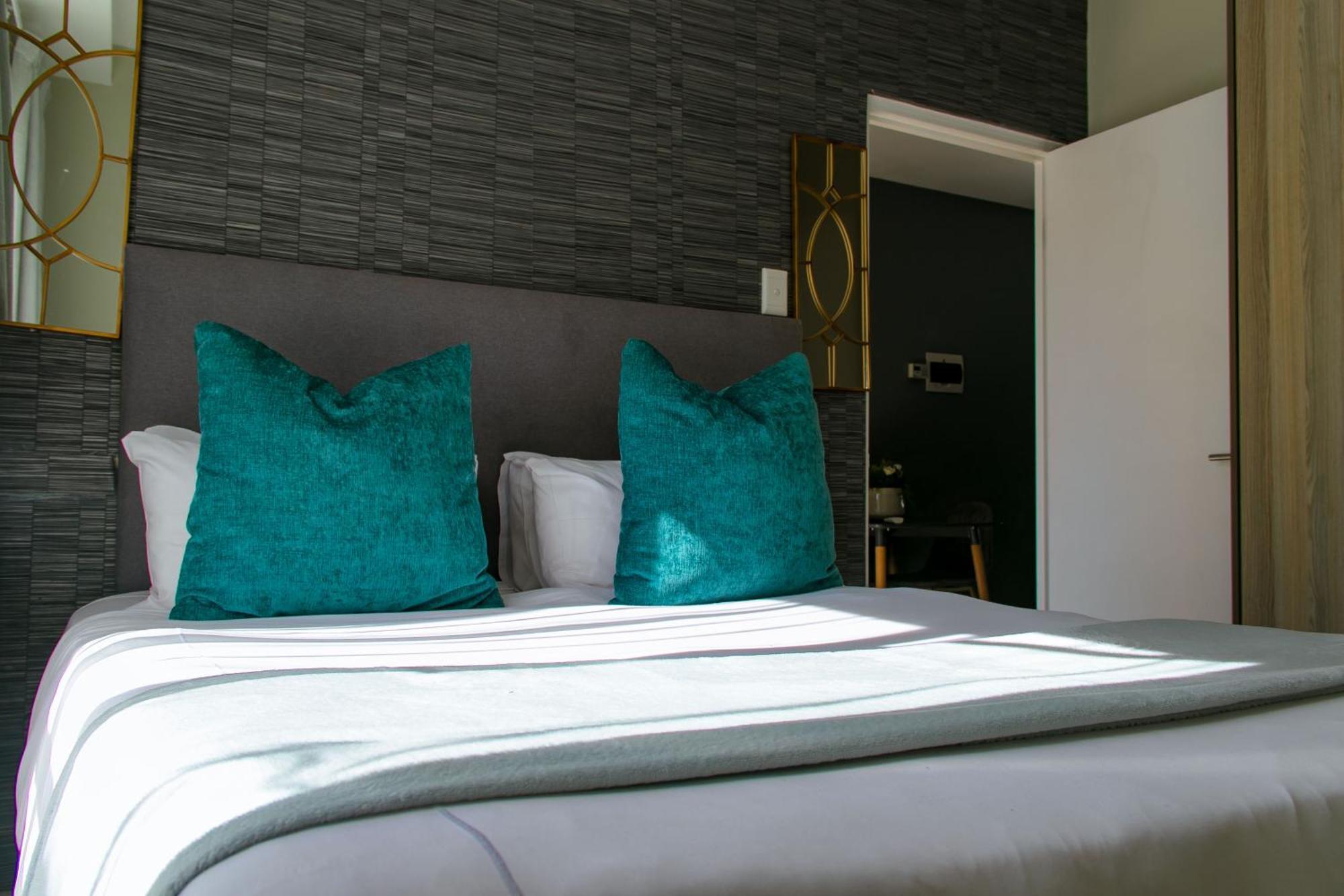 Zwelakho Furnished Apartments The Cube 요하네스버그 외부 사진